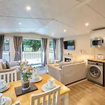 The Serenity With Hot Tub * York