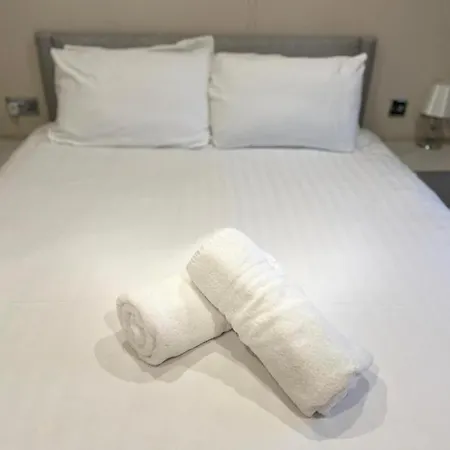 The Serenity With Hot Tub Feriehus