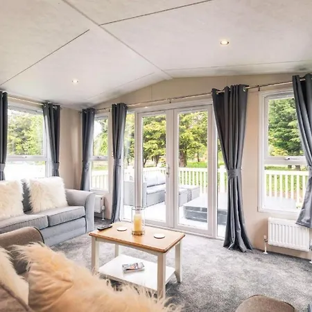 The Serenity With Hot Tub Holiday home York