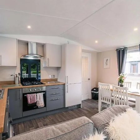 The Serenity With Hot Tub * York