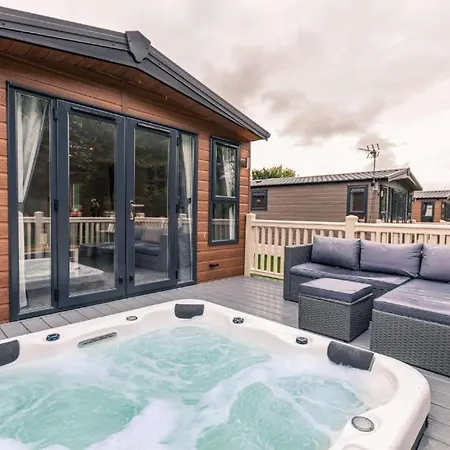 Holiday home The Serenity With Hot Tub