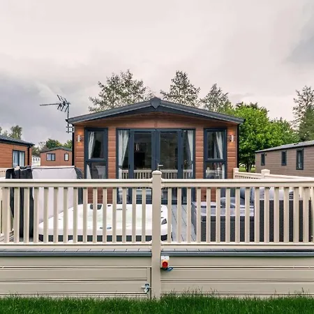 The Serenity With Hot Tub Feriehus *