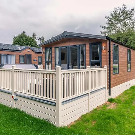 Holiday home The Serenity With Hot Tub *