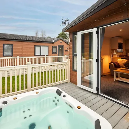 The Serenity With Hot Tub * York